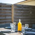 Cosy & Chill - 10 Min De La - Jardin, Netflix, Terrasse, Fibre & Parking