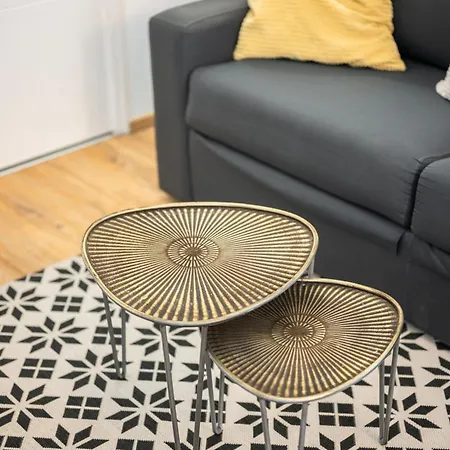 Cosy & Chill - 10 Min De La - Jardin, Netflix, Terrasse, Fibre & Parking 아파트